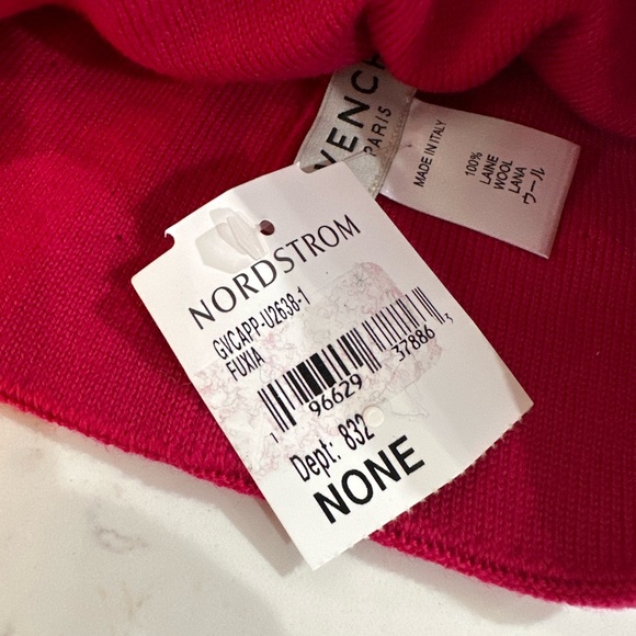 GIVENCHY
Wool Patterned Beanie w/ Tags - Picture 10 of 10